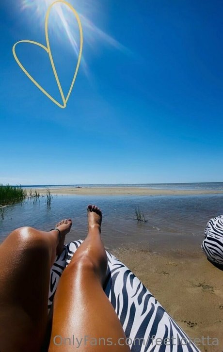 feetloretta onlyfans model