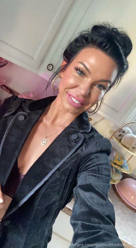 queenofthedollhouse onlyfans sex leak