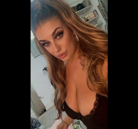 Char MacXOX nude leak onlyfans