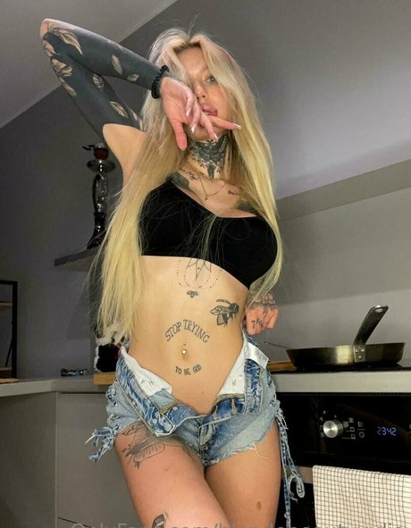 nikolnatuniewicz onlyfans model photos