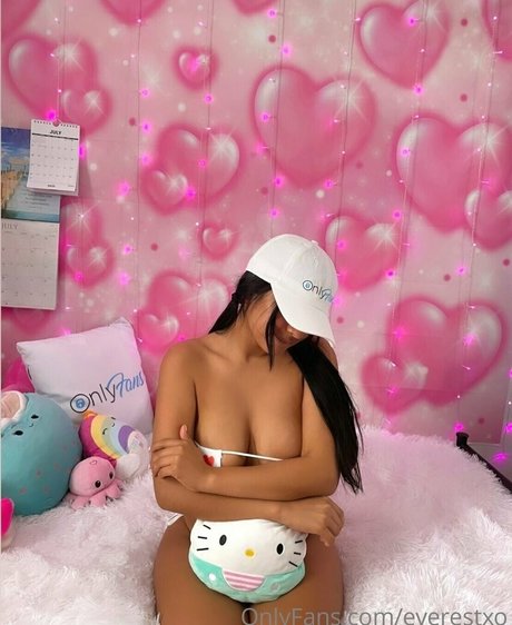 everestxo onlyfans images