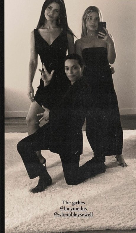 Marina Diamandis boobs onlyfans