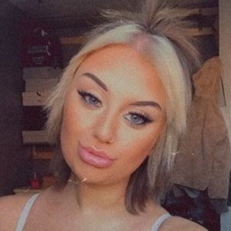 Ellise Clarke onlyfans post