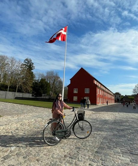 Ellen Rose Profile pic