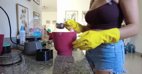 Shirin Azami nude only fans leaks