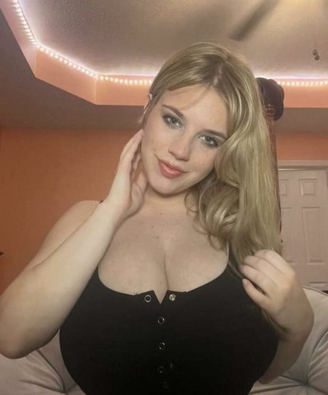 Xohalzy444 onlyfans model images