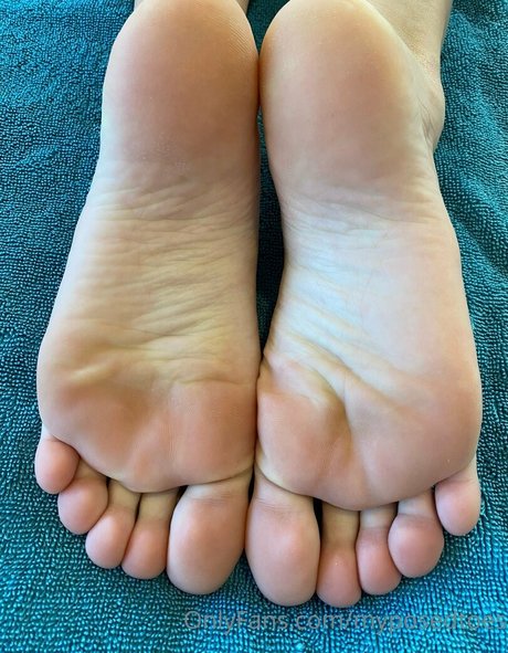 myposedtoes onlyfans star
