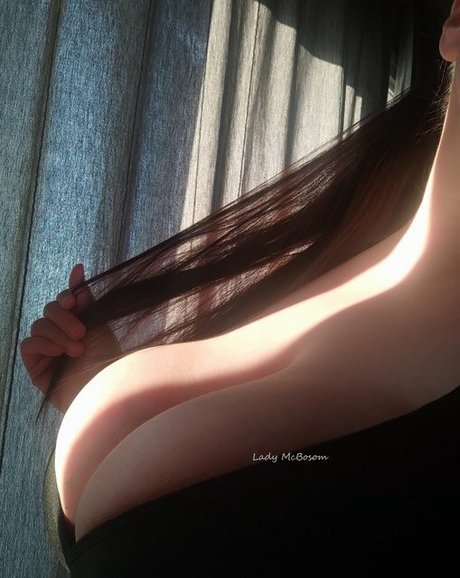 Lady McBosom xxx only fans