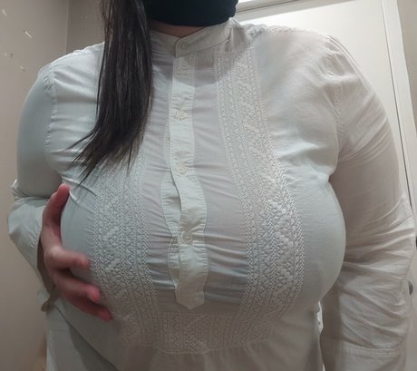 Lady McBosom leaks only fans