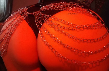 Lady McBosom nudes only fans