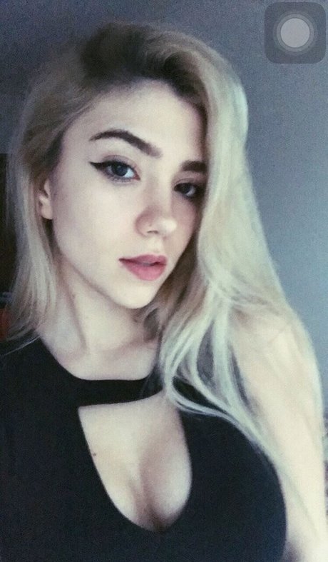 Snowmaiid onlyfans leaks.