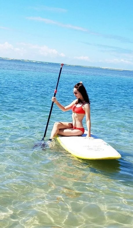 Emma Dumont nudes onlyfans leaks