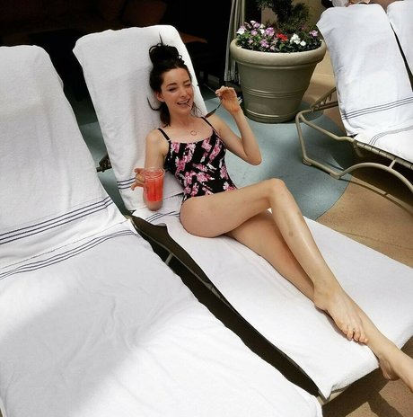 Emma Dumont porn onlyfans