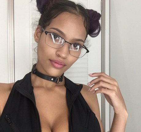 Jinna Cabrera nude onlyfans