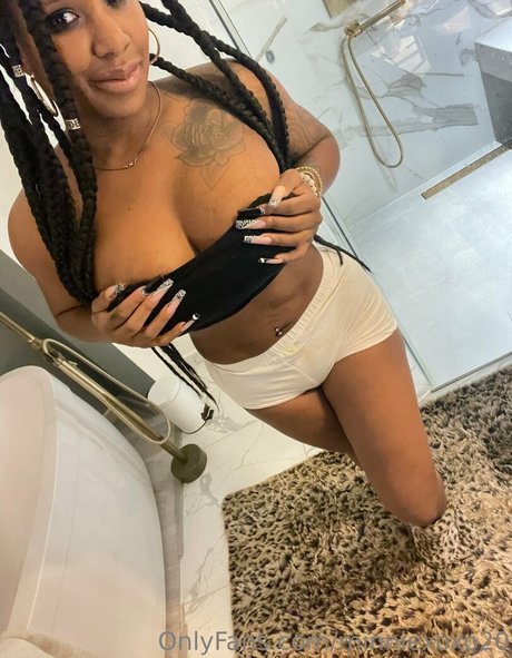 minniexoxo20 onlyfans tits