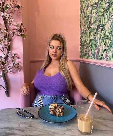 Amber Rose Brightman onlyfans model