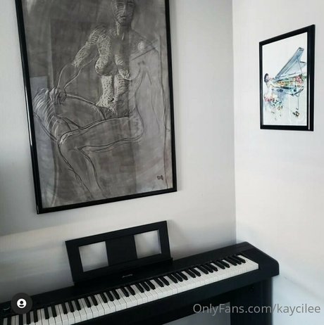 kaycilee onlyfans striptease