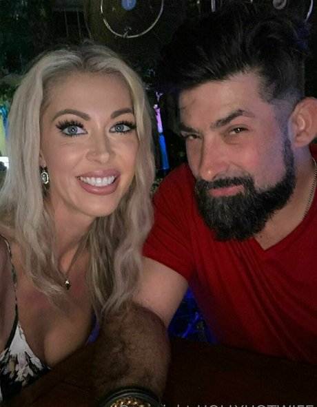 hollyhotwife onlyfans leak