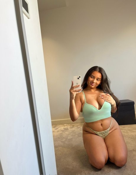 delilahbellerae onlyfans leaked tits