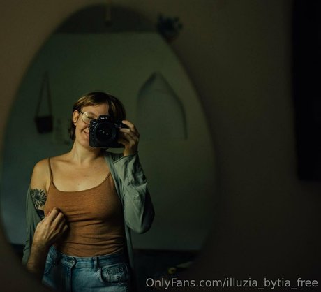 illuzia bytia free onlyfans strip tease