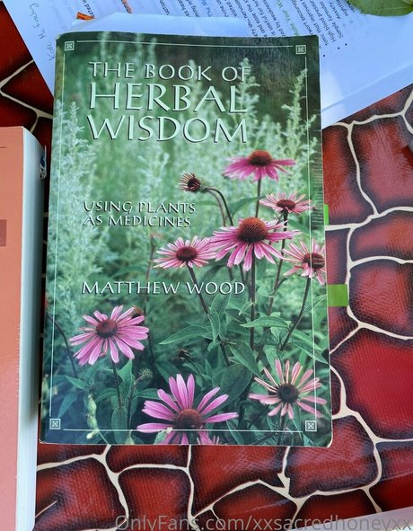 xxsacredhoneyxx only fans pictures