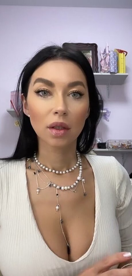 Polina Logunova onlyfans pic