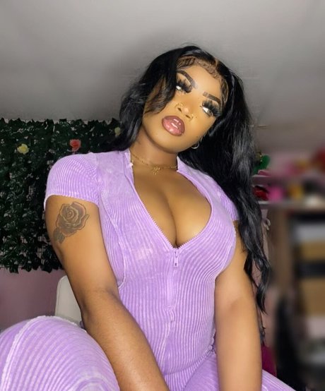 Zarijinsei onlyfans model photos