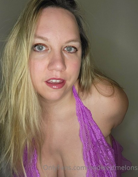 midwestmelons nude onlyfans