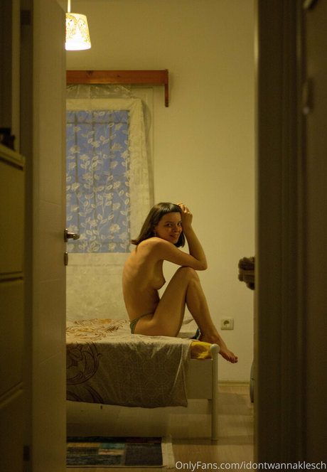 idontwannaklesch onlyfans naked pics