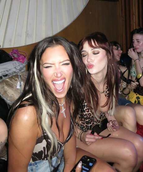 Olivia OBrien ass onlyfans