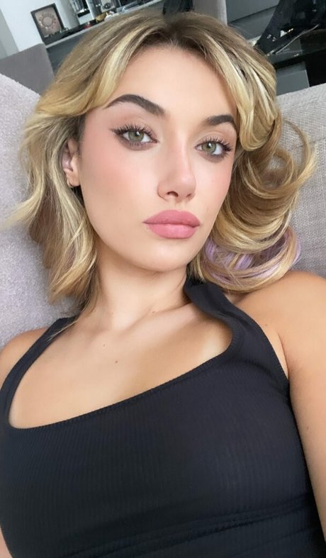 Olivia OBrien onlyfans public photos