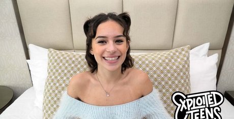 Aria Valencia onlyfans model