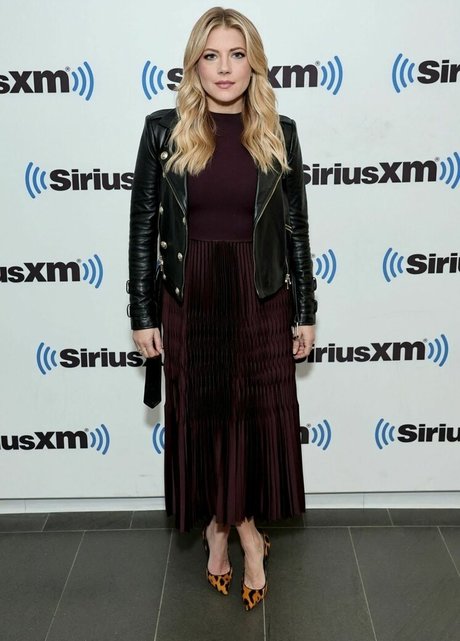 Katheryn Winnick onlyfans strip tease