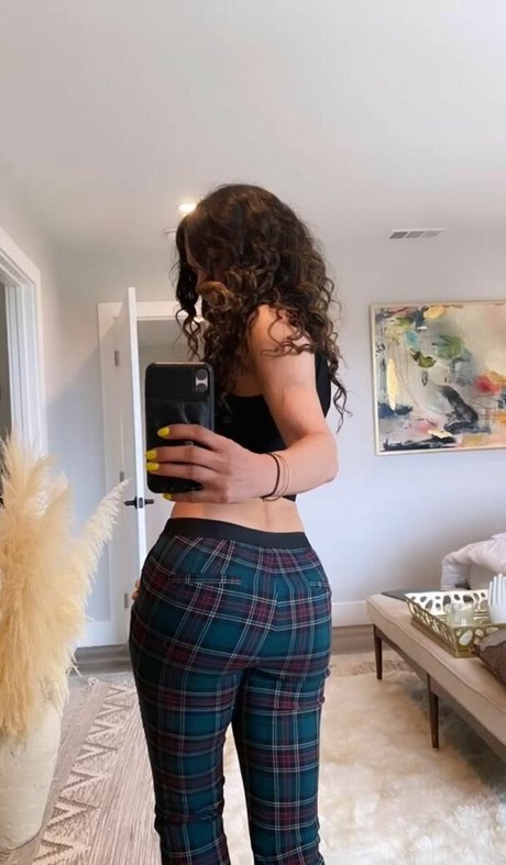 Nadine Velazquez sexy onlyfans