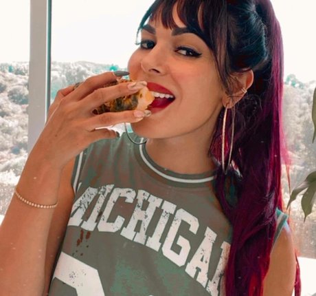 Nadine Velazquez onlyfans for free