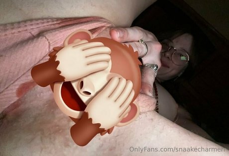 snaakecharmerr desnuda onlyfans