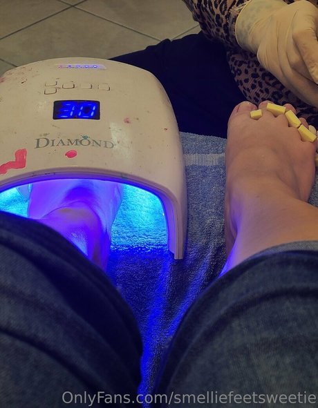 smelliefeetsweetie nude onlyfans leaked