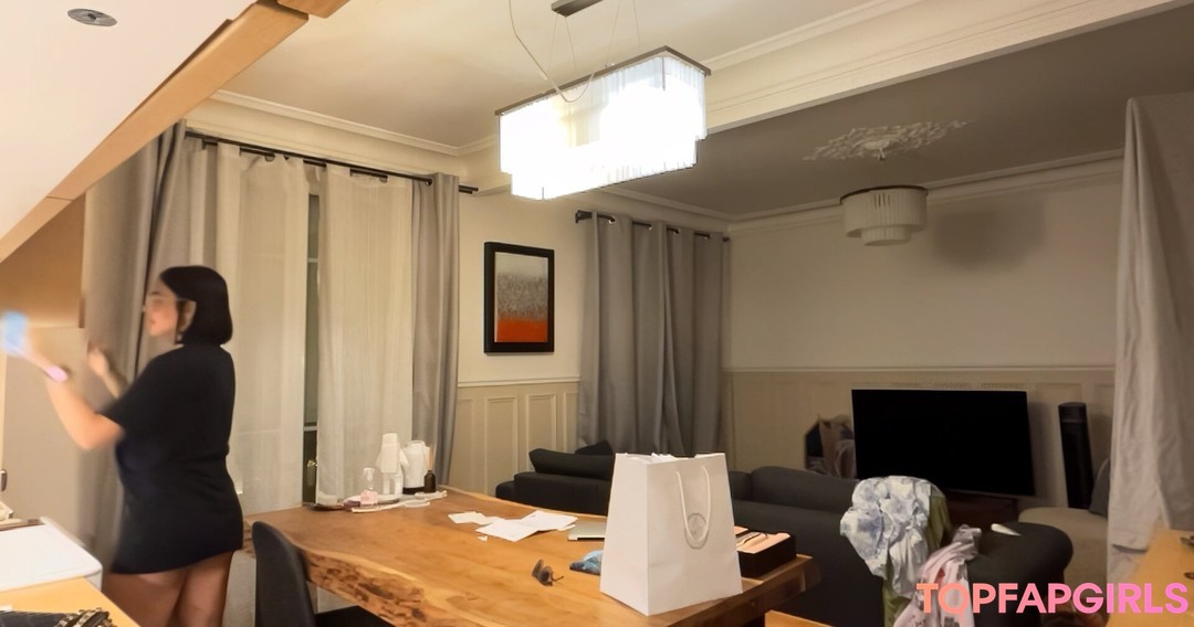 Agathe Auproux onlyfans porn leaks