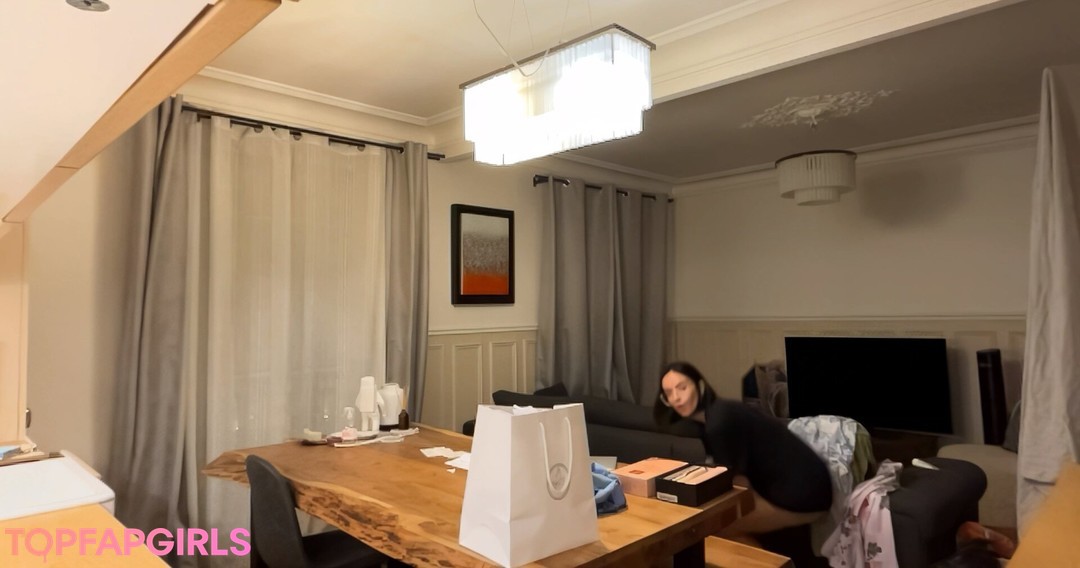 Agathe Auproux nsfw onlyfans