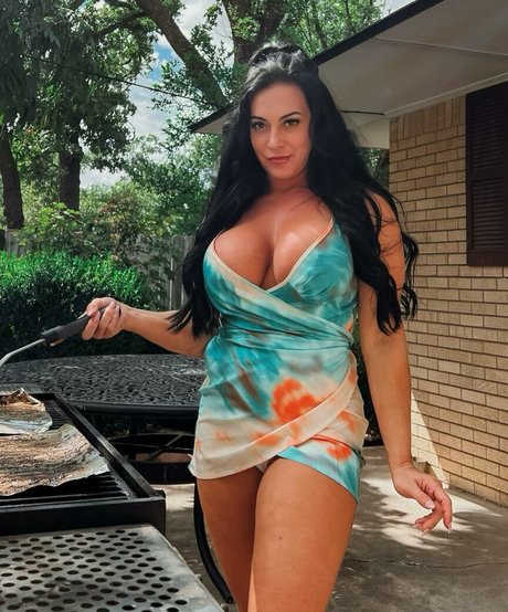 TrulyAris onlyfans naked