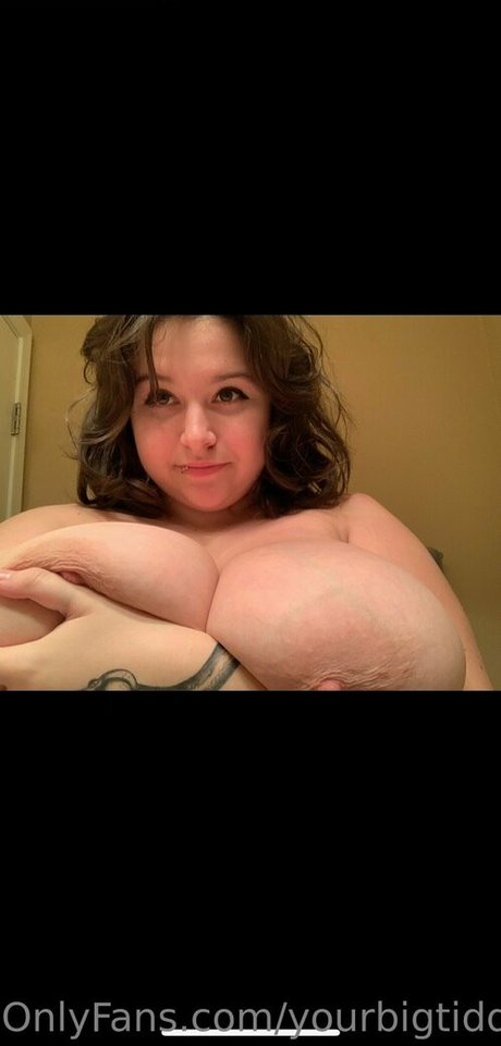 yourbigtiddiedlamb onlyfans leaked pics