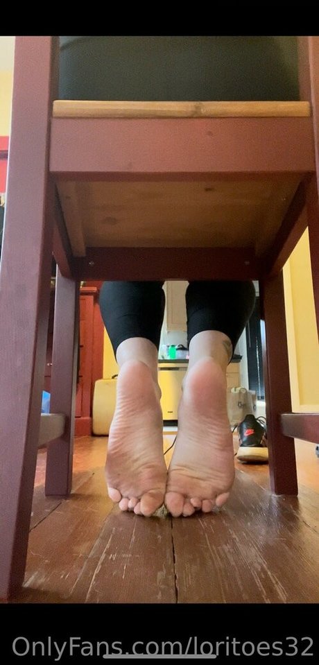 loritoes32 is on onlyfans