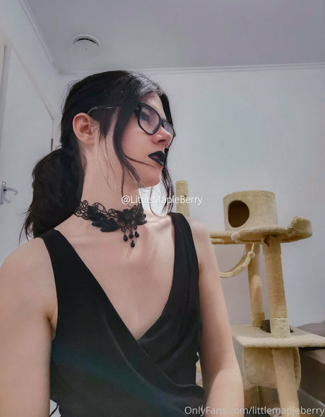 LittleMapleBerry onlyfans post