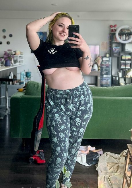 melthewhalefree nudes onlyfans leaks