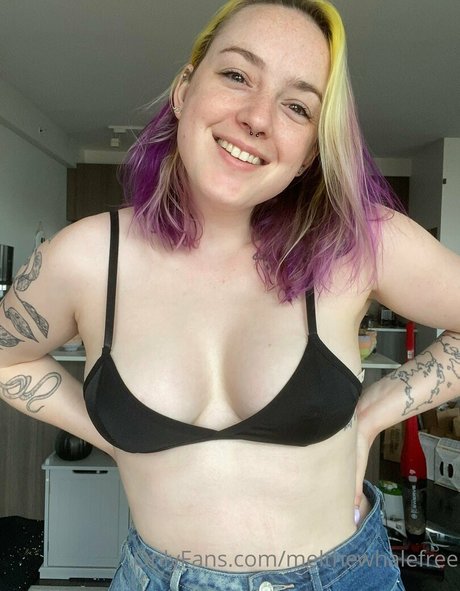 melthewhalefree nude onlyfans leak