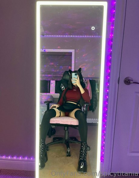 spicytitania onlyfans striptease