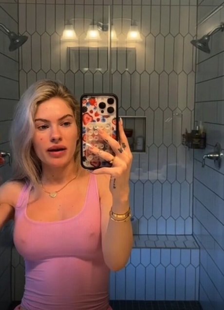 Claudia Walsh onlyfans model photos