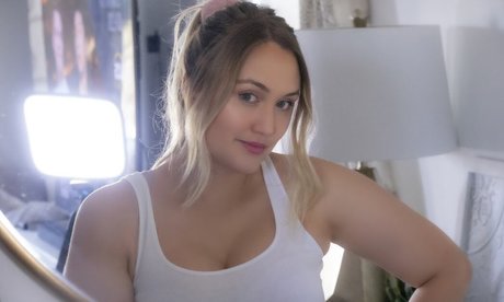 Naomi Kyle free onlyfans