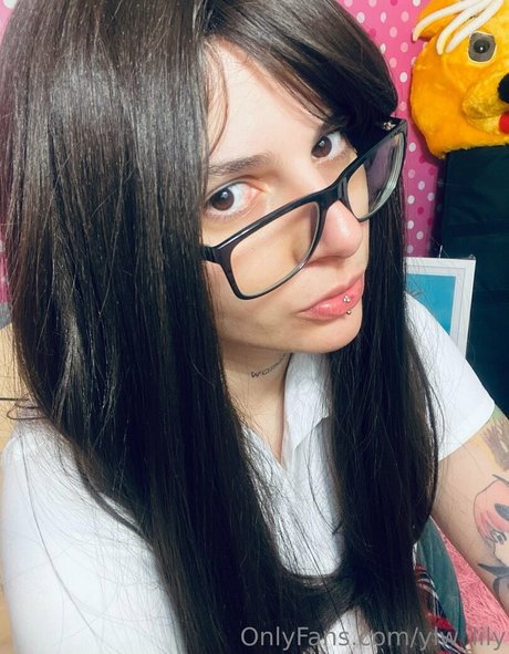 ylw lily onlyfans leaked nude