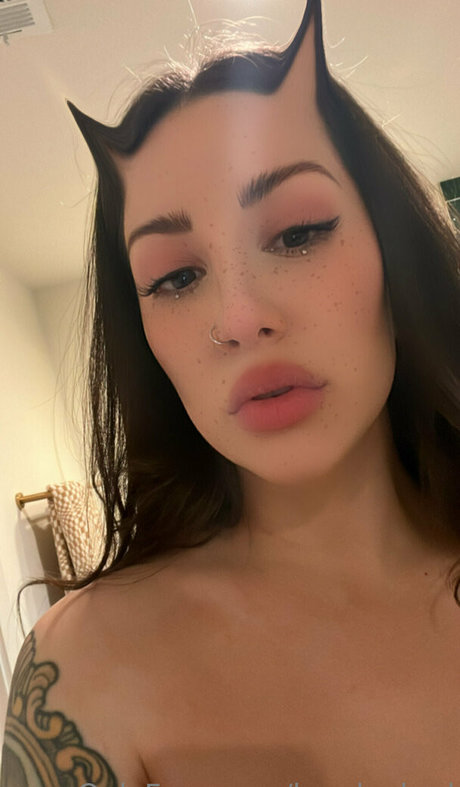 Lunaluvbad nudes only fans